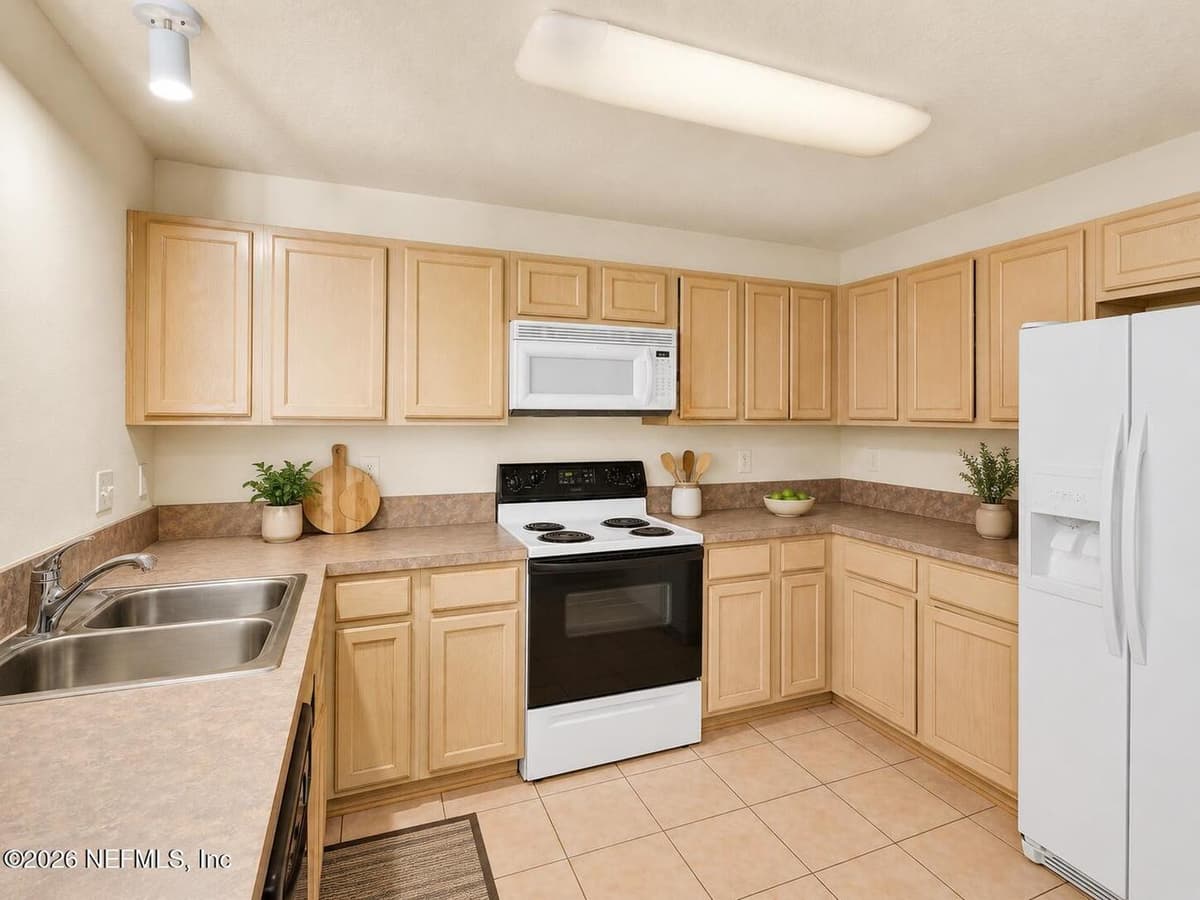 6111 MAGGIES Circle 115, Jacksonville, FL 32244, Jacksonville, FL - photo 2